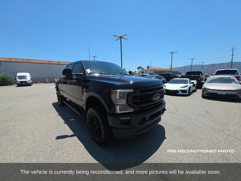 Used 2022 Ford F250 Lariat w/ Black Appearance Package AWD/4WD image 3