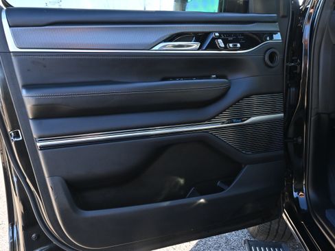 Used 2022 Jeep Grand Wagoneer Series II Obsidian image 30