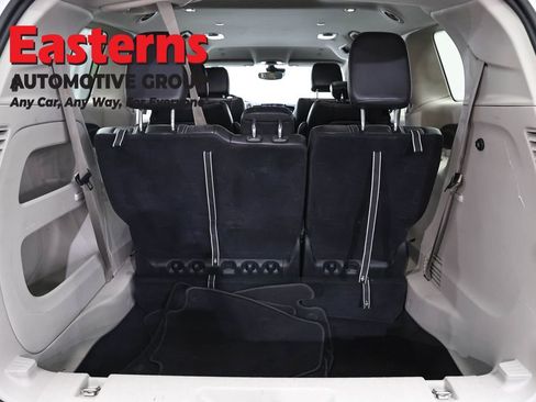 Used 2024 Chrysler Pacifica Touring-L FWD image 9