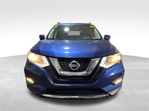 Used 2017 Nissan Rogue SV w/ SV Premium Package image 2