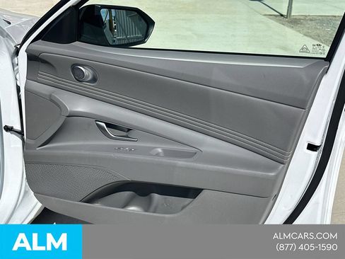 Used 2025 Hyundai Elantra Sport FWD image 17