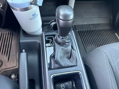 Used 2018 Toyota Tacoma TRD Off-Road AWD/4WD image 14
