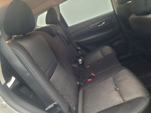 Used 2020 Nissan Rogue SV FWD image 19