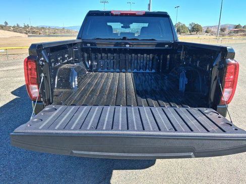 New 2026 GMC Sierra 1500 SLE image 14