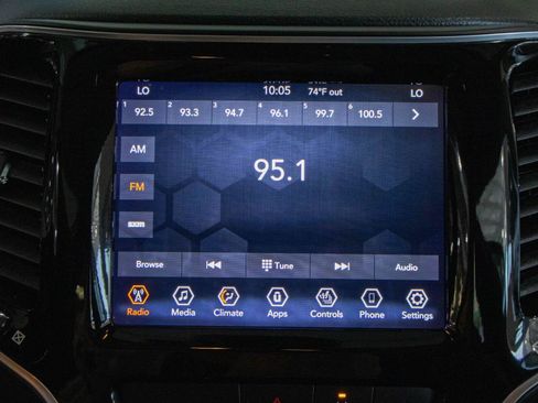 Used 2022 Jeep Cherokee Limited AWD/4WD image 8