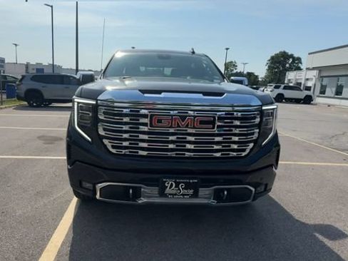 Used 2025 GMC Sierra 1500 Denali w/ Denali Reserve Package AWD/4WD image 3