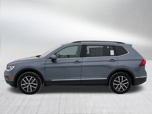 Certified 2021 Volkswagen Tiguan SE w/ Panoramic Sunroof Package image 4