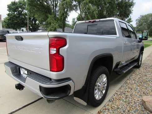 Used 2022 Chevrolet Silverado 2500 High Country w/ Z71 Off-Road Package image 7