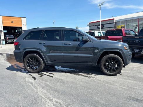 Used 2018 Jeep Grand Cherokee Altitude AWD/4WD image 5