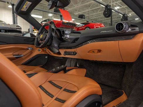 Used 2021 Ferrari F8 Tributo image 19