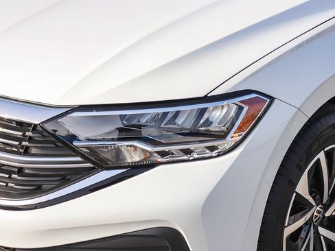 Used 2024 Volkswagen Jetta S image 5