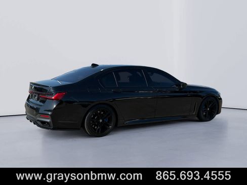 Used 2022 BMW 750i xDrive w/ M Sport Package AWD/4WD image 3