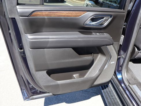 Used 2024 Chevrolet Suburban High Country w/ Advanced Technology Package image 33