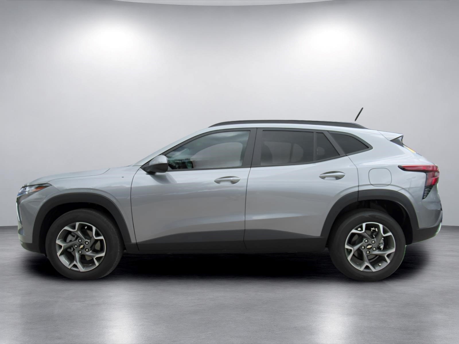 Used 2025 Chevrolet Trax LT w/ Sunroof Package FWD image 4