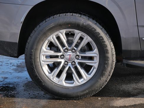 Used 2022 GMC Yukon XL SLT w/ SLT Premium Package image 11