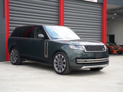 Used 2025 Land Rover Range Rover Long Wheelbase SE image 3
