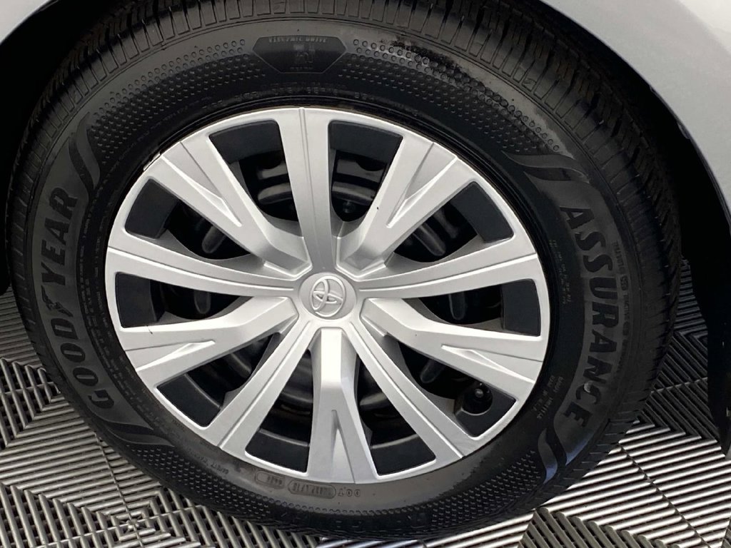 Used 2020 Toyota Camry LE w/ Sunroof Package FWD image 28