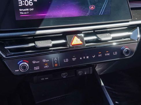 Certified 2024 Kia Niro EX FWD image 21