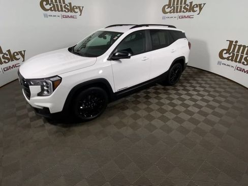 Certified 2024 GMC Terrain SLE w/ Driver Convenience Package FWD image 4