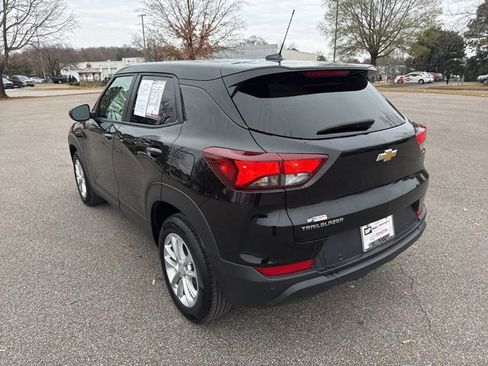 Used 2024 Chevrolet TrailBlazer LS w/ LS Convenience Package image 3