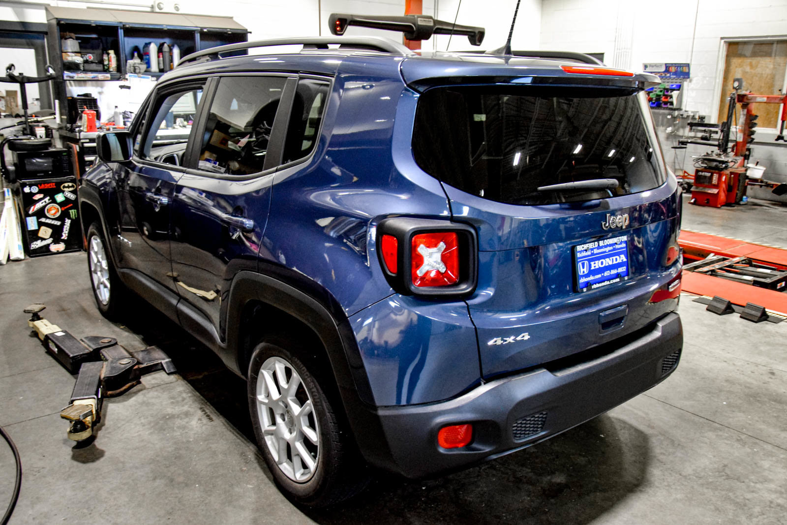 Used 2020 Jeep Renegade Latitude w/ Cold Weather Group AWD/4WD image 17