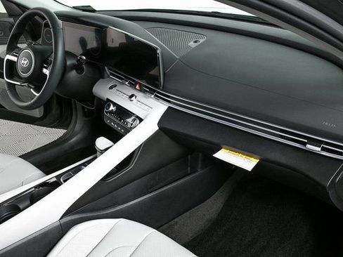 New 2026 Hyundai Elantra Limited image 36