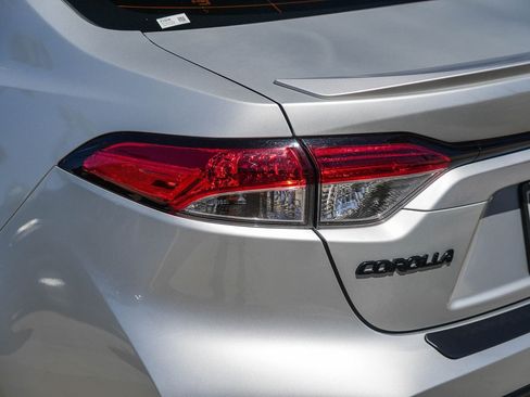 Certified 2025 Toyota Corolla SE w/ SE Premium Package FWD image 9
