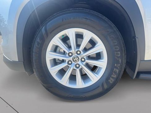 Certified 2024 Toyota Grand Highlander FWD image 9