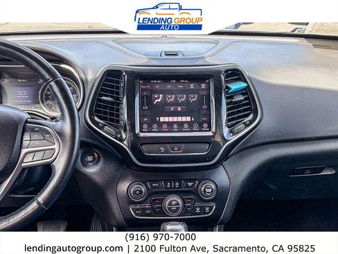 Used 2019 Jeep Cherokee Limited AWD/4WD image 12