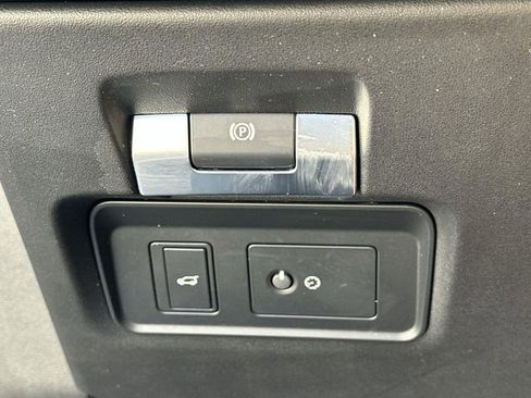 Used 2023 Land Rover Discovery Sport S image 17