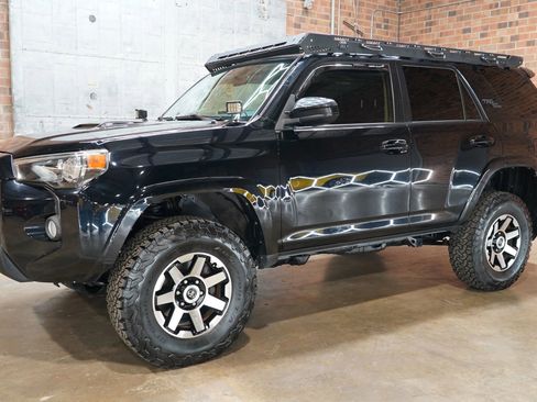 Used 2017 Toyota 4Runner TRD Off-Road image 8