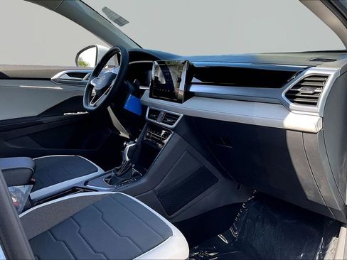 New 2026 Volkswagen Taos SE image 26