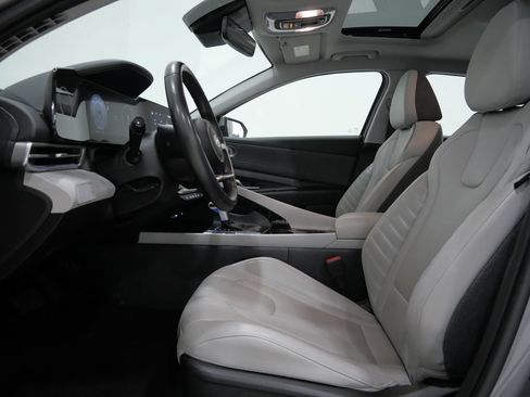 Used 2025 Hyundai Elantra Limited FWD image 13