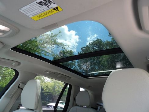 Certified 2025 Volvo XC90 B6 Plus w/ Protection Package Premier AWD/4WD image 17