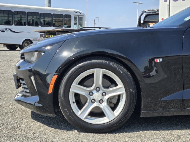 Used 2016 Chevrolet Camaro LT RWD image 9