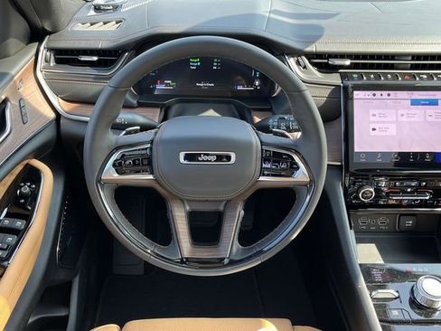 New 2024 Jeep Grand Cherokee Summit w/ Luxury Tech Group V AWD/4WD image 16
