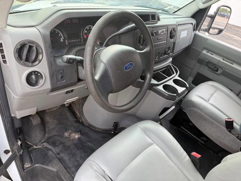 Used 2017 Ford E-450 and Econoline 450 Super Duty w/ Power Windows & Locks Group image 9