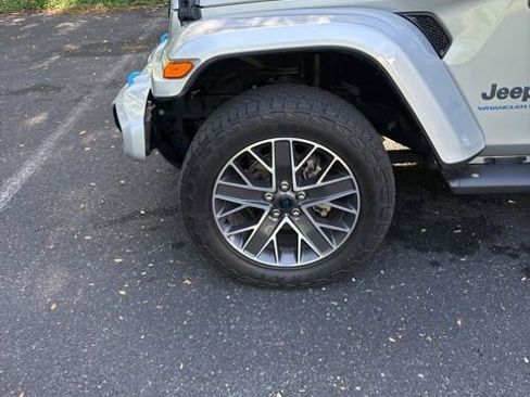 Used 2024 Jeep Wrangler High Altitude AWD/4WD image 29