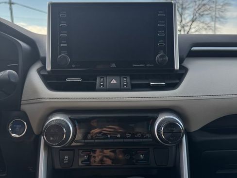 Used 2020 Toyota RAV4 Limited image 20