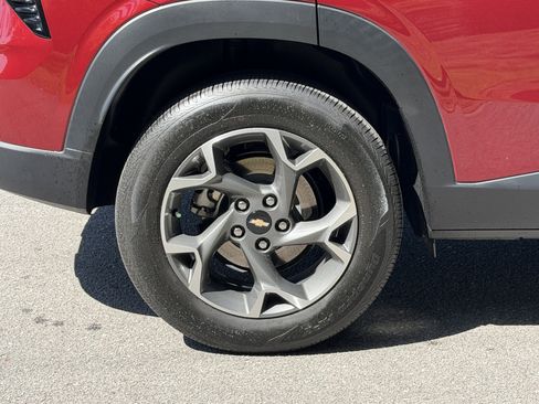 Used 2024 Chevrolet Trax LT w/ Driver Confidence Package FWD image 12