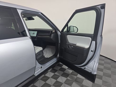 Used 2023 Rivian R1T Adventure AWD/4WD image 18