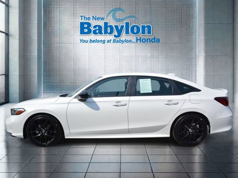 Used 2025 Honda Civic Sport image 2