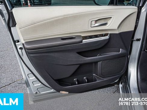 Used 2024 Toyota Sienna XLE image 50