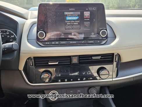 Used 2021 Nissan Rogue SV image 8