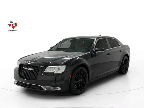 Used 2017 Chrysler 300 C w/ Safetytec Plus Group RWD image 5