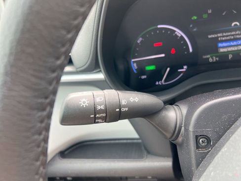 Used 2025 Toyota Sienna XLE image 28