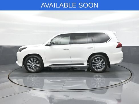 Used 2016 Lexus LX 570 4WD w/ Luxury Package image 4