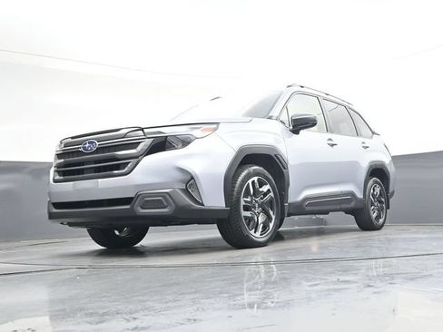 Used 2025 Subaru Forester Limited AWD/4WD image 36
