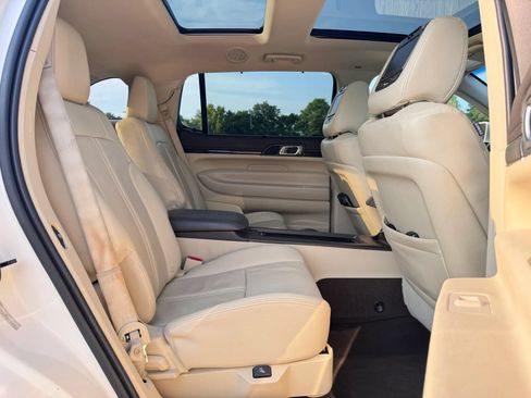 Used 2013 Lincoln MKT AWD image 28
