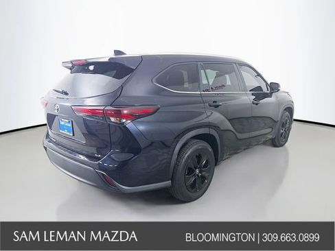 Used 2024 Toyota Highlander XLE FWD image 7